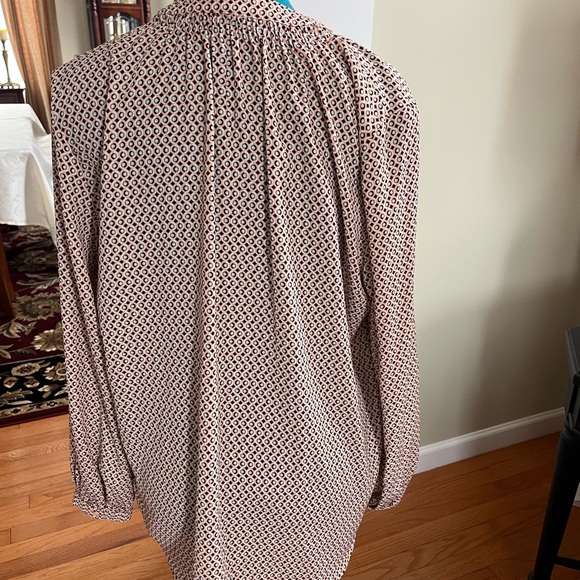 Patterned Button-Up Blouse - Picture 2 of 4